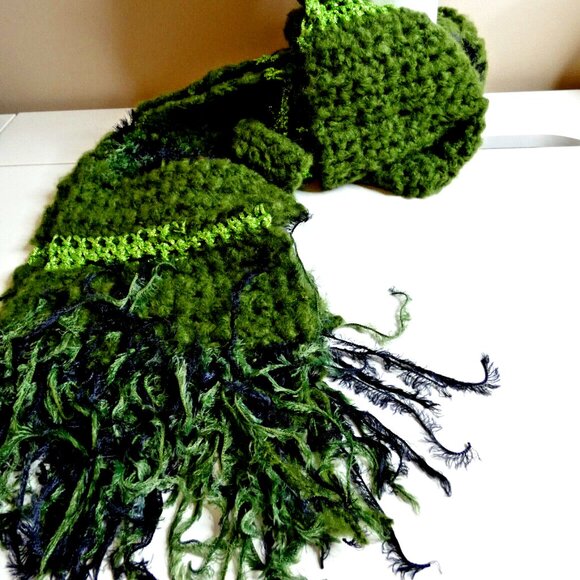 Green Scarf 110x8 Extra Long/Wide Fluffy Unique Handmade Crochet Knit Winter NWT - Picture 1 of 12